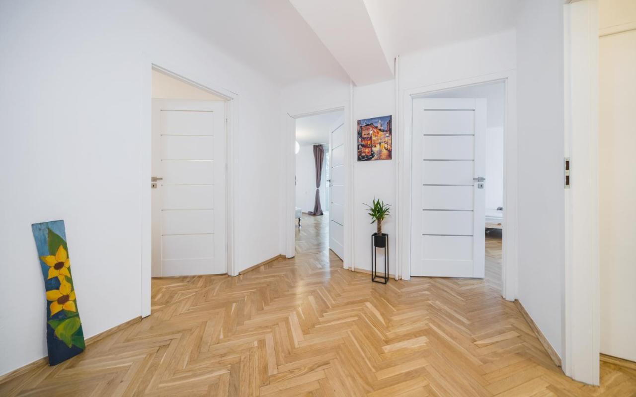 Sunshine Parkside Hideaway - 3 Bedroom - By Upstairs Cracovia Esterno foto