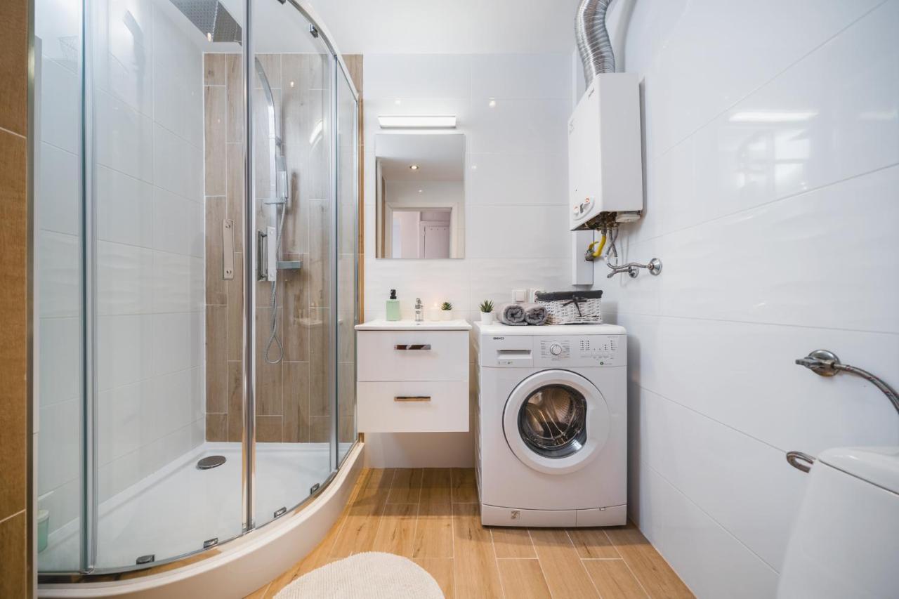 Sunshine Parkside Hideaway - 3 Bedroom - By Upstairs Cracovia Esterno foto