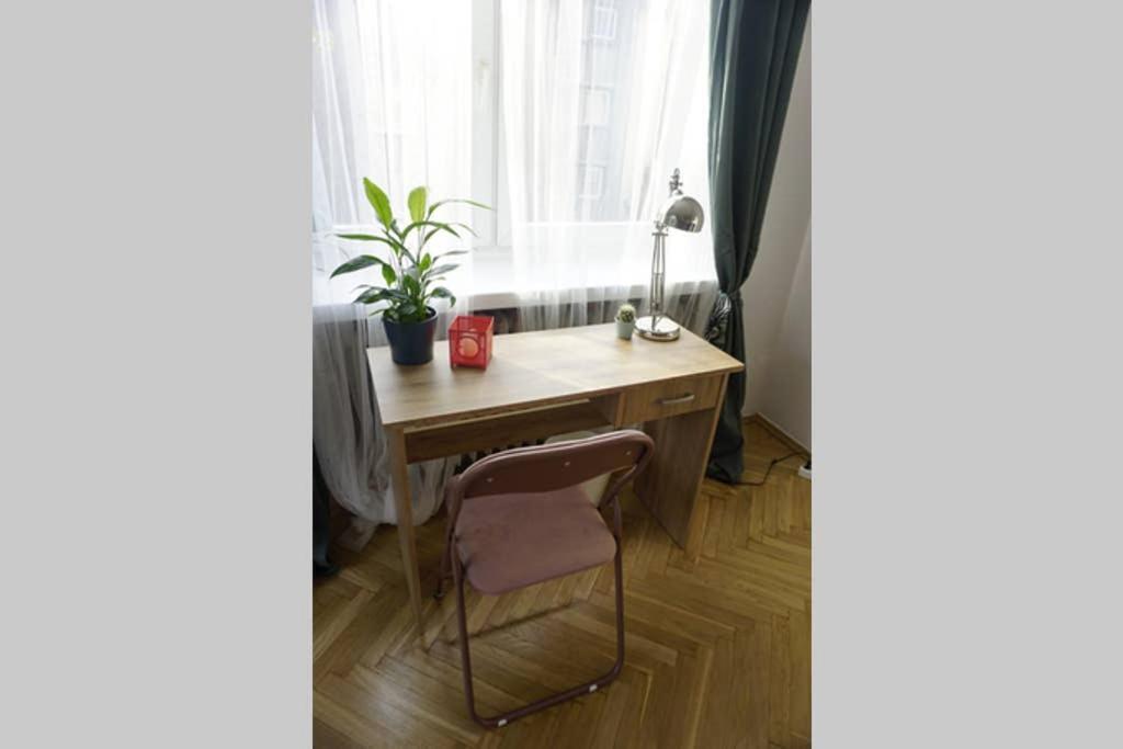 Sunshine Parkside Hideaway - 3 Bedroom - By Upstairs Cracovia Esterno foto