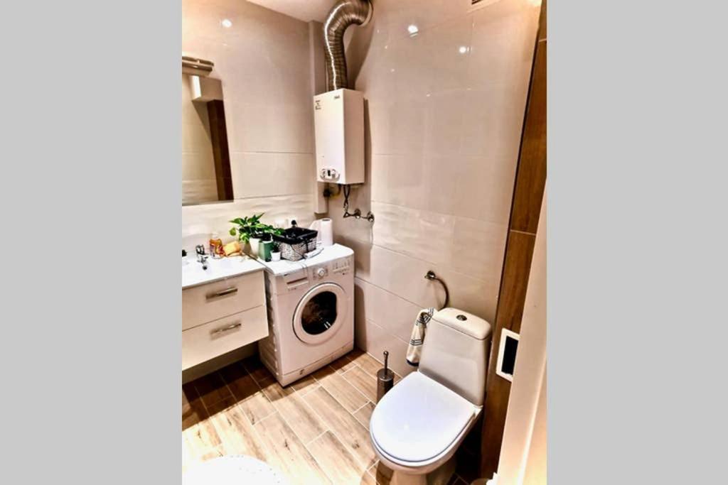 Sunshine Parkside Hideaway - 3 Bedroom - By Upstairs Cracovia Esterno foto
